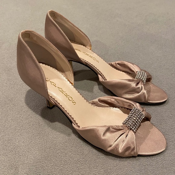 Caparros Peep Toe Satin Champagne Heels- Size 9 - Picture 1 of 9